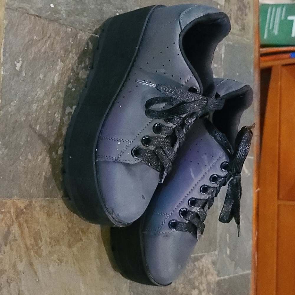 YRU Platform Iridescent Sneakers Sz 7